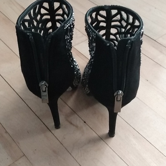 Shoes - Picture 3 of 3